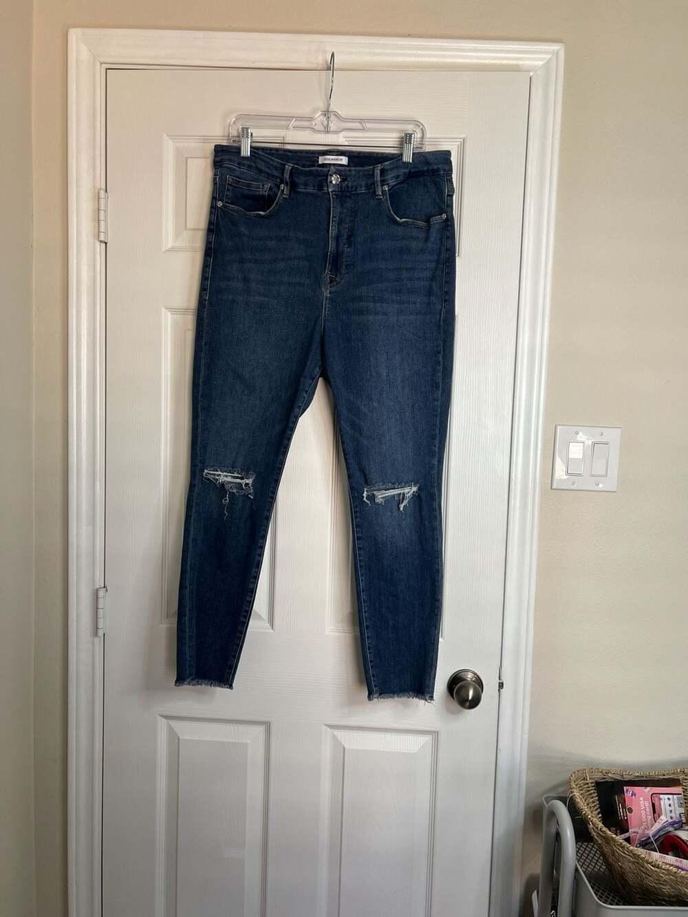 Good American Dark Blue Skinny Jeans with Knee Distress